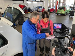 Reifen Stiebling erhält Besuch von Fernsehteam des ZDF