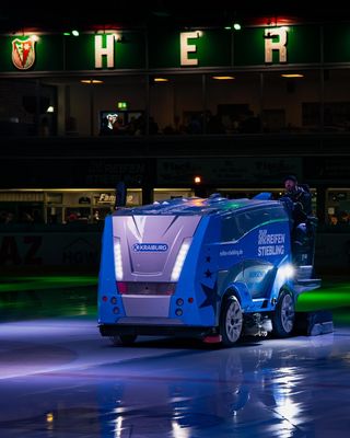 Gemeinsam auf dem Eis: Reifen Stiebling bleibt Sponsor des Herner EV Gemeinsam auf dem Eis: Reifen Stiebling bleibt Sponsor des Herner EV