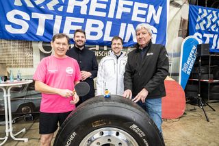 Timo Boll an der Platte bei Reifen Stiebling